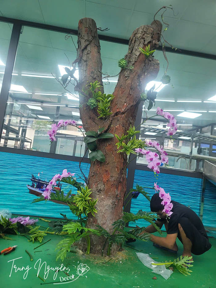 Thân cây giả decor nhà hàng